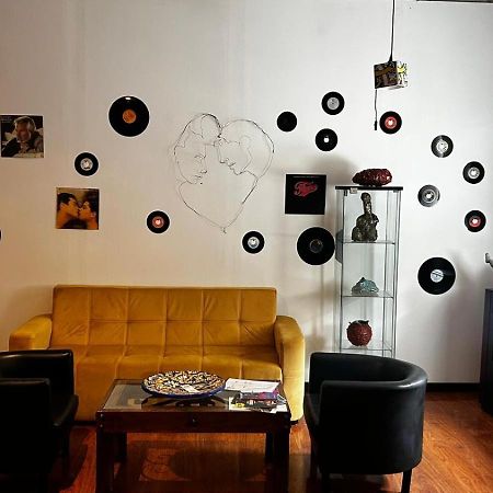 أوفار Feel At Home Guest House المظهر الخارجي الصورة
