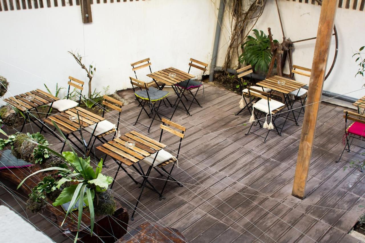 أوفار Feel At Home Guest House المظهر الخارجي الصورة
