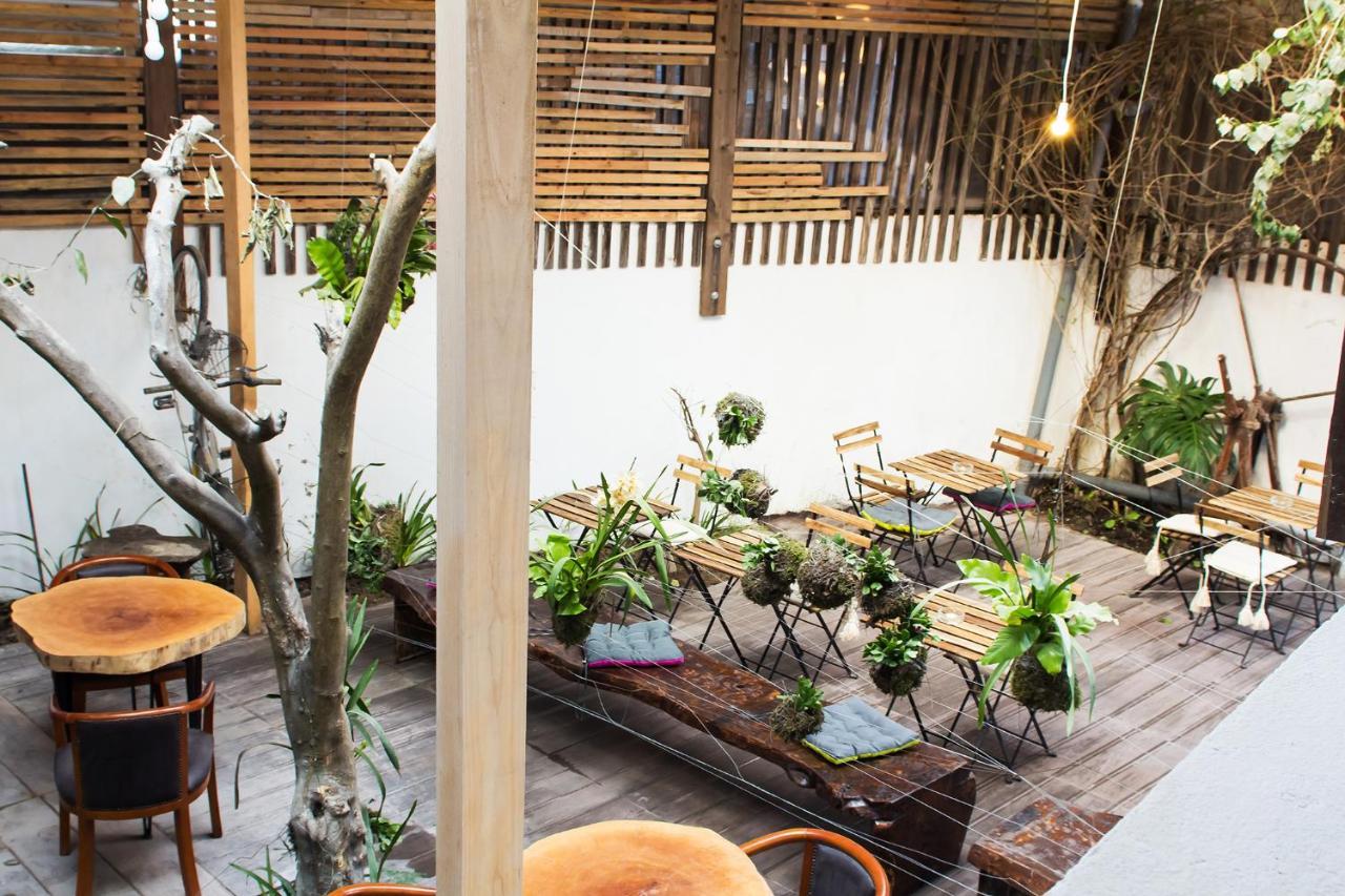 أوفار Feel At Home Guest House المظهر الخارجي الصورة
